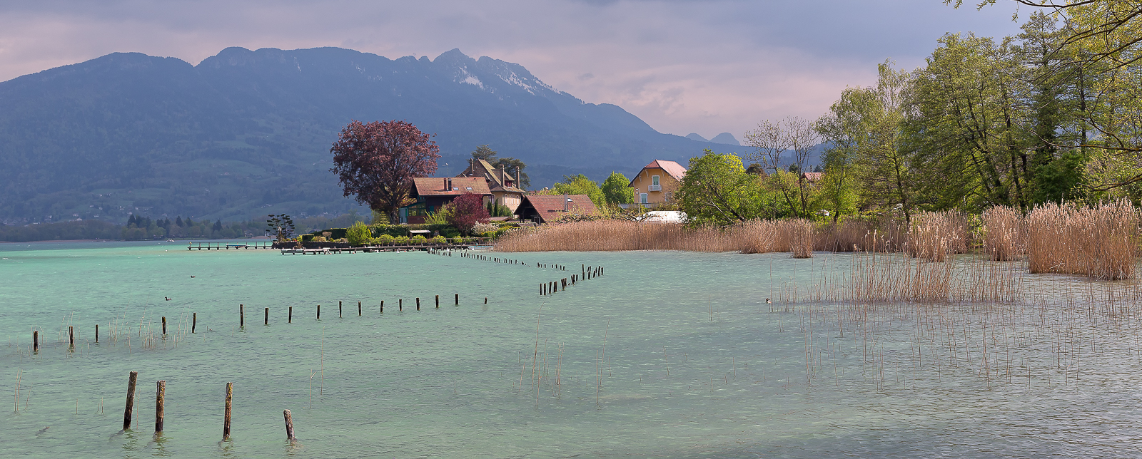 photo paysages : Maison au bord du lac d'Annecy